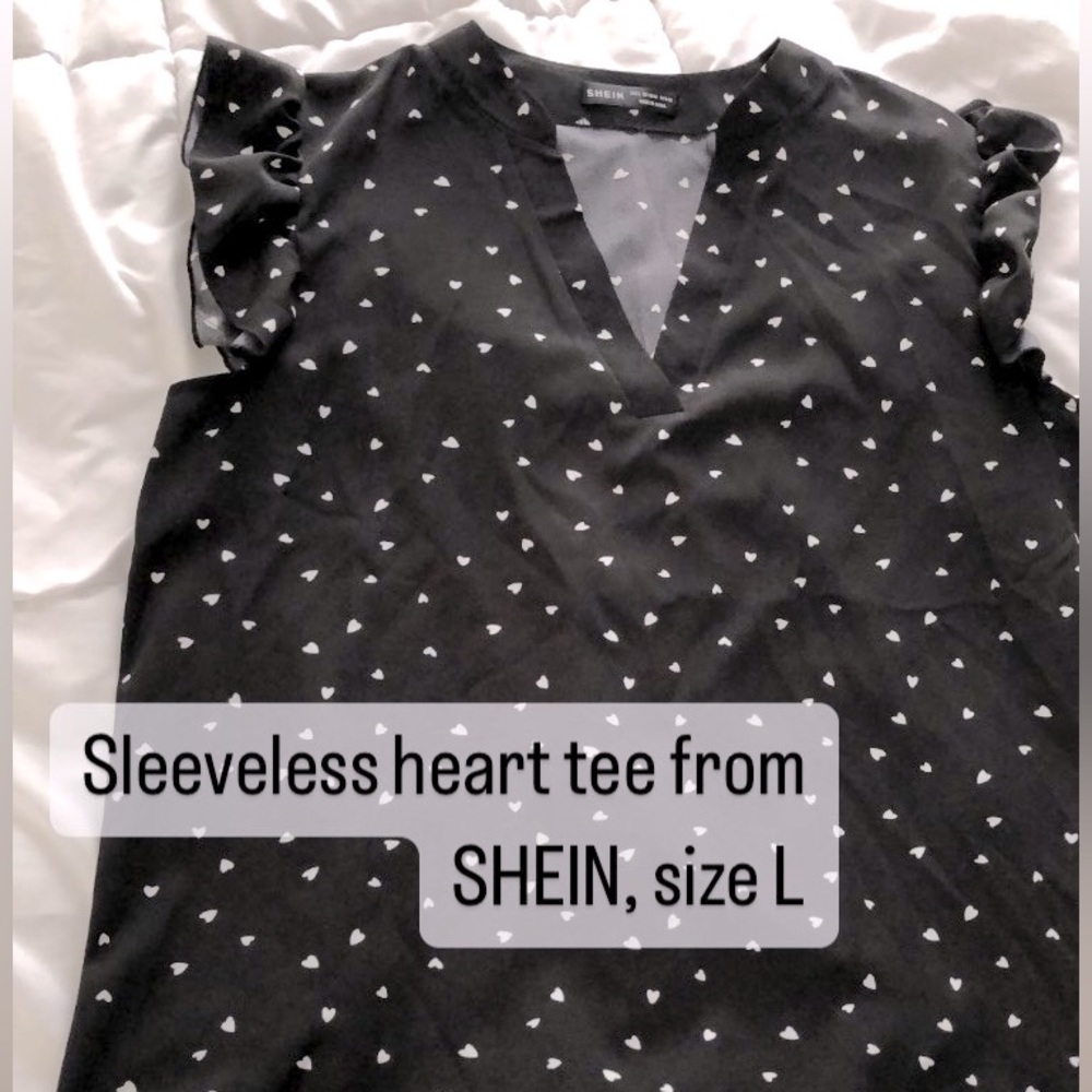 Ruffle sleeveless blouse